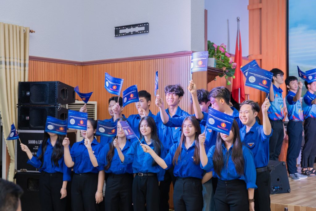 Hành trình một năm “Người dân Khánh Hòa nói tiếng Anh” và những con số ấn tượng